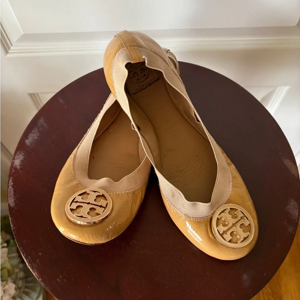 Tory Burch Tan Caroline Ballet Flats with Leather Sole Size 8 - Picture 1 of 5
